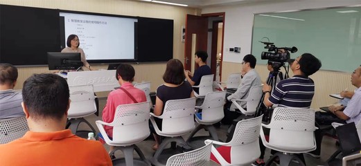 教育技術(shù)中心 以信息技術(shù)服務(wù)教學(xué)，構(gòu)建高效教育信息服務(wù)體系